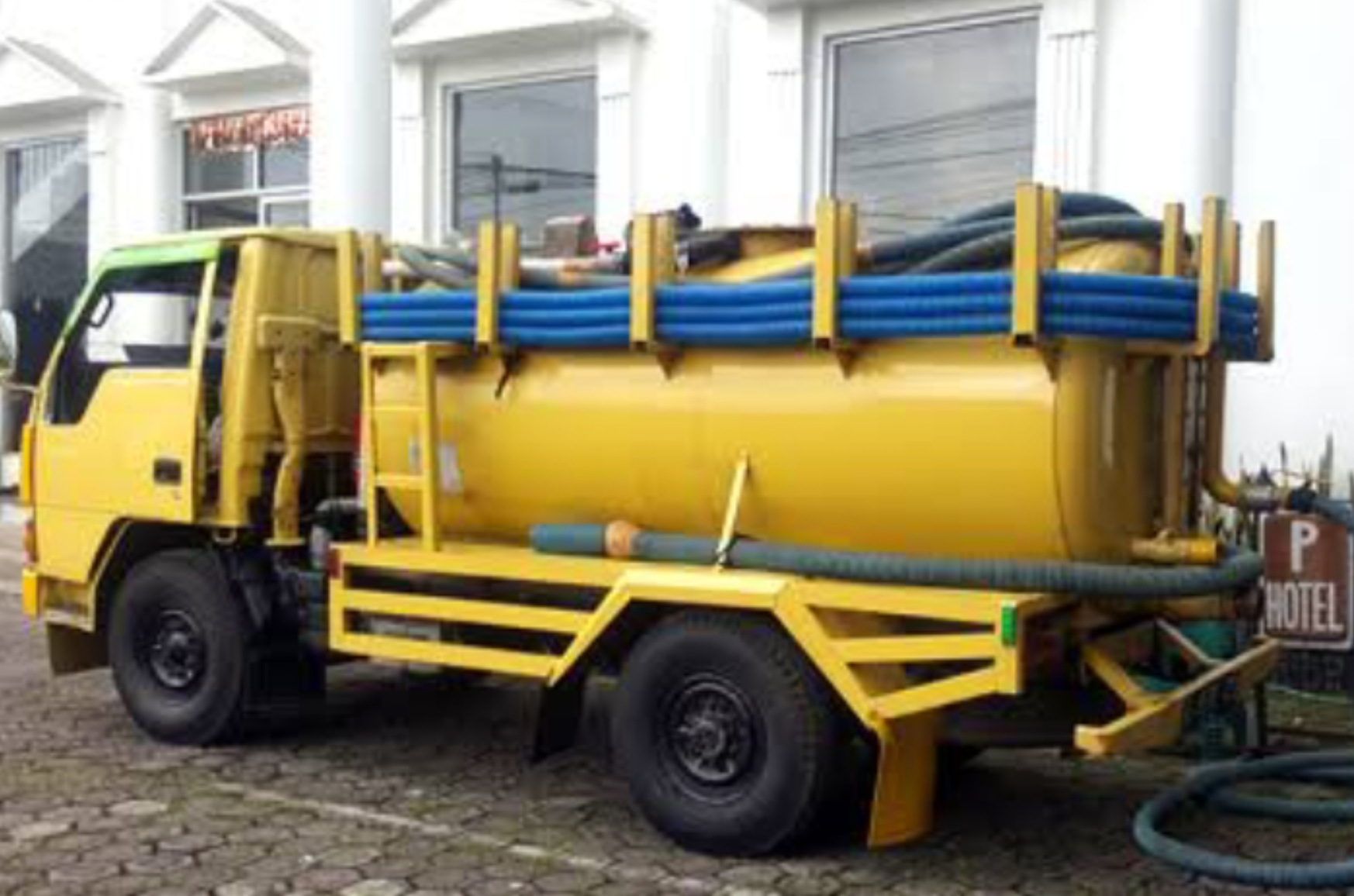 Mobil sedot wc 2